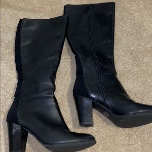Black heeled boot